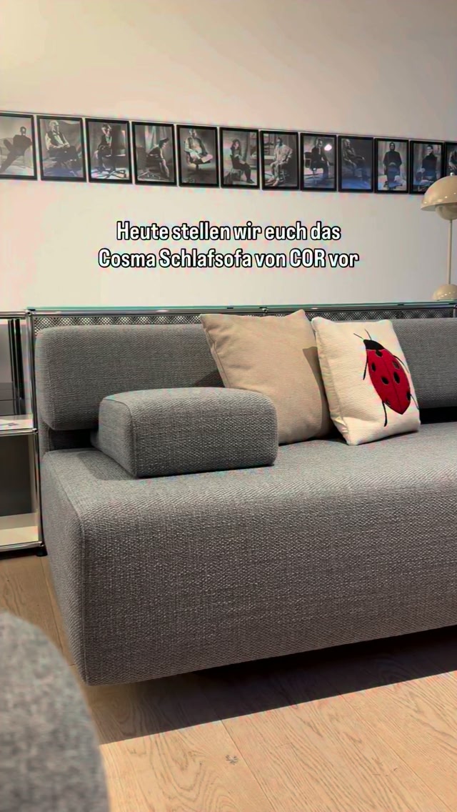 Heute stellen wir euch das Cosma Schlafsofa von COR vor. ✨, Ein echtes Multitalent für alle, die gutes Design und Funktionalität verbinden möchten: Mit wenigen Handgriffen wird aus dem Sofa eine