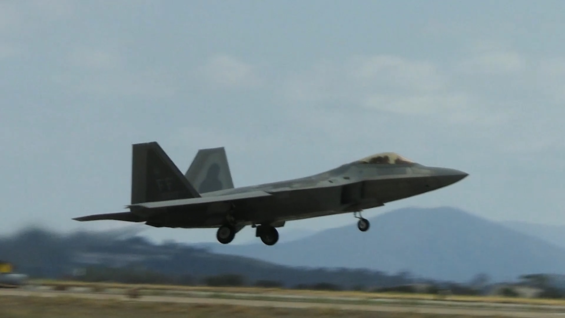 U.S. Air Force F-22 Raptor Demonstration Team perform during the 2025 ...