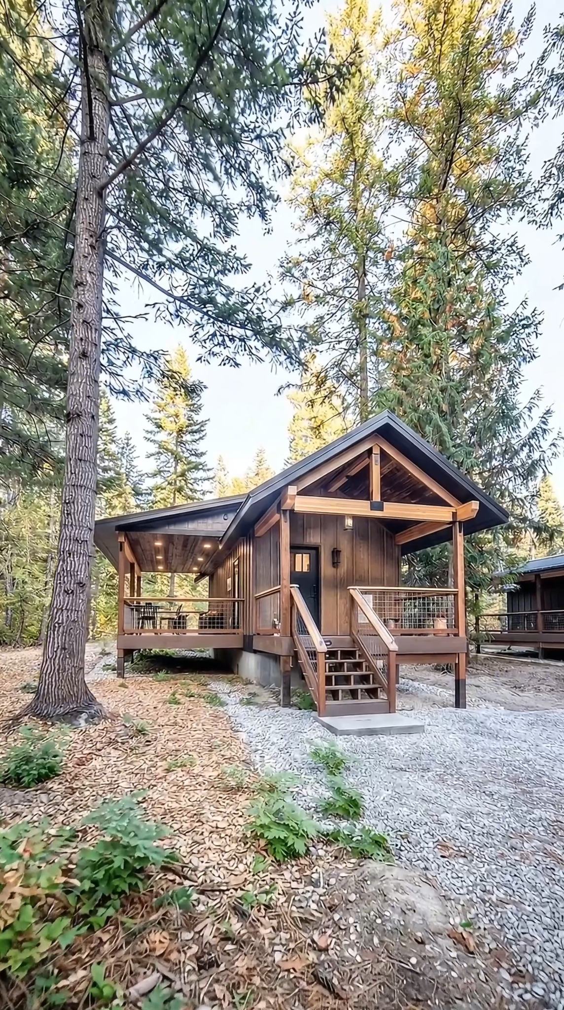 【廃盤品】TWO PEAKS CABIN TM-200167 Timeless cabin with two covered porches 😍 | Mountain Cabins