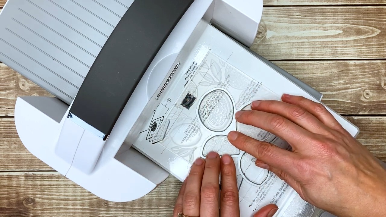 Here's how to use Embossing Folders with the Mini Stampin' Cut