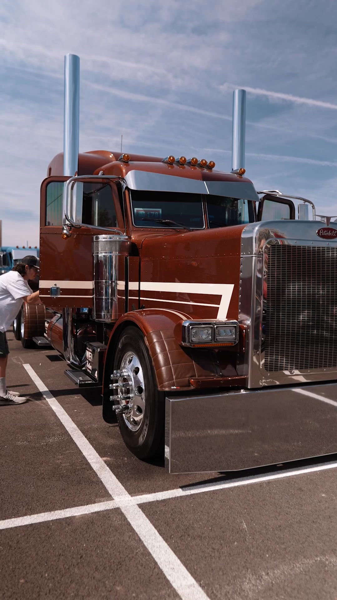 Would you drive this super clean rig?? #HotShotsSecret # ...