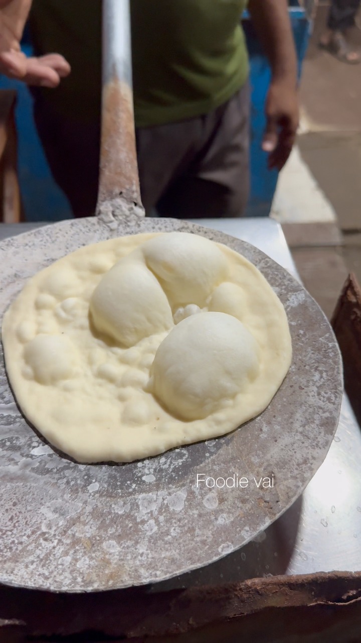 Most Unique Tandoori Roti Making Skills #foodievai #unique #reels # ...