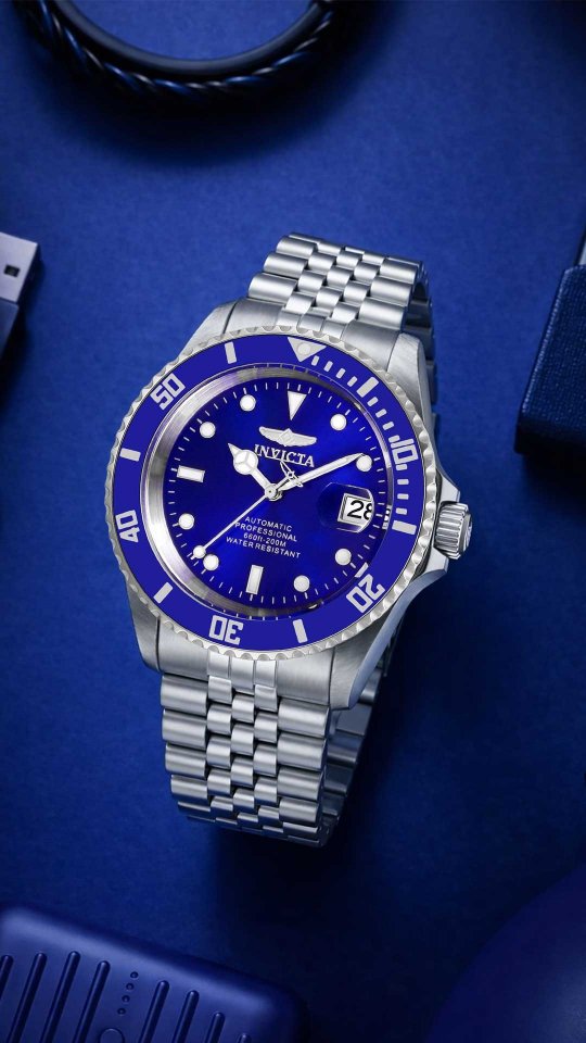 Invicta Pro Diver 48950 delivers classic dive styling with a