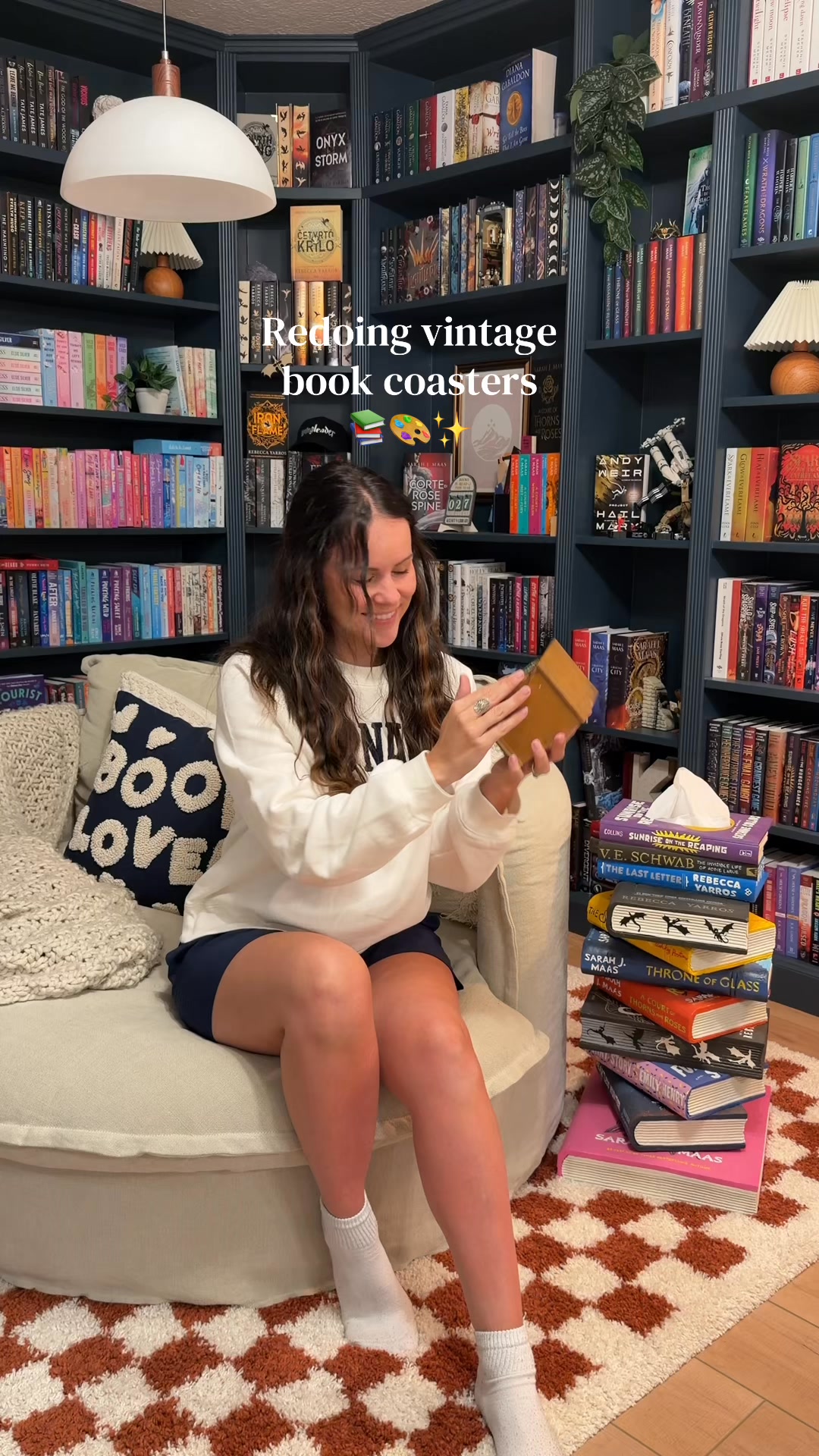✨📚DIY Book Vase I'm taking a plain ceramic book vase + some gold