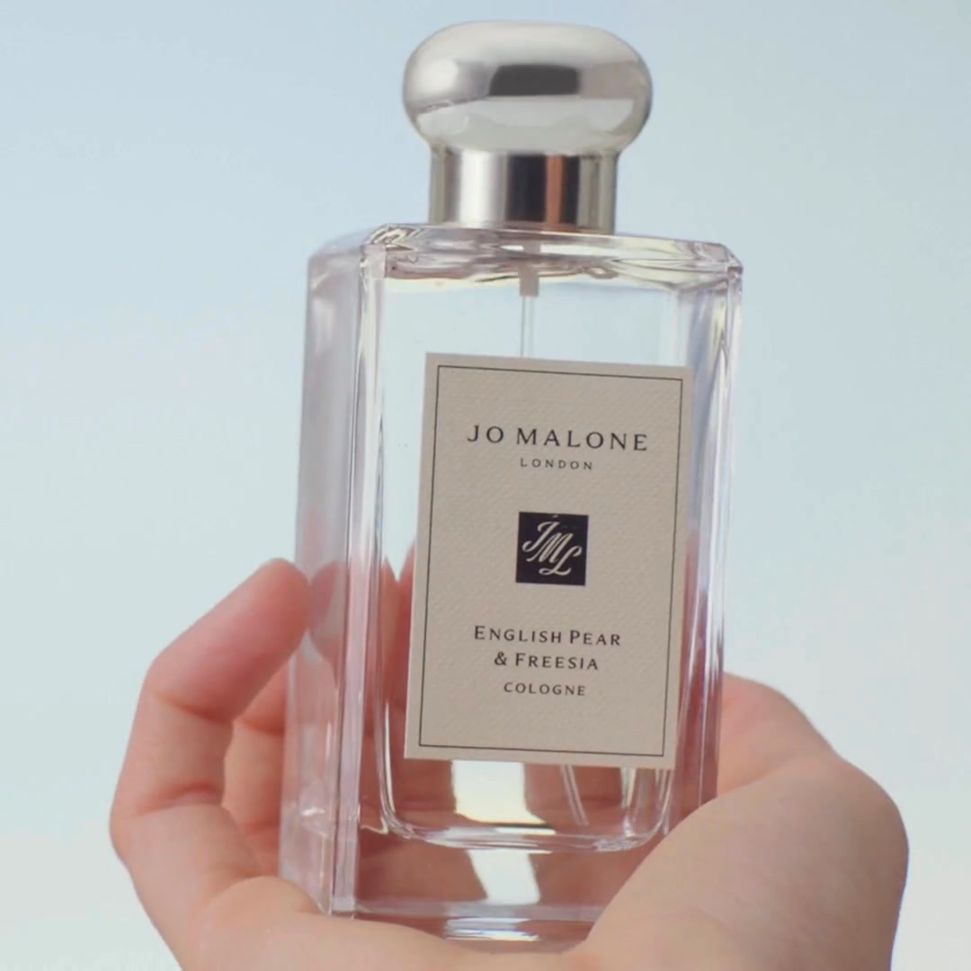 Gift Jo Malone London's English Pear & Freesia – a fruity floral