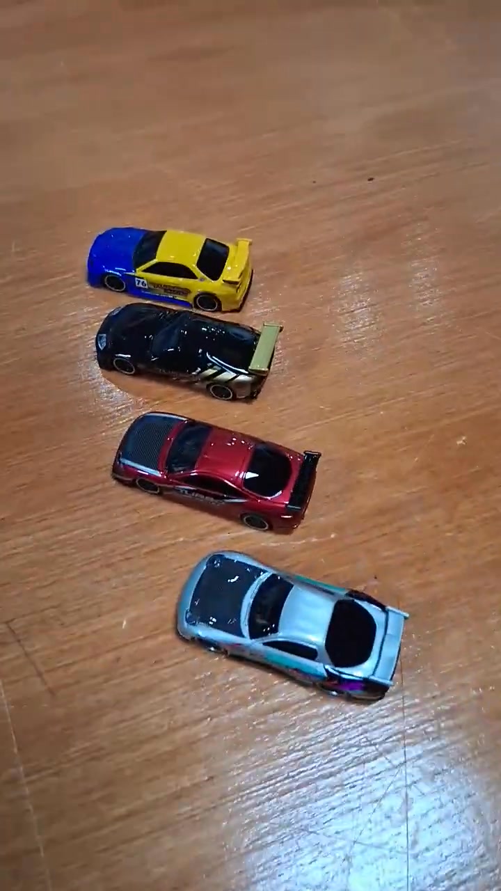 Check out the 4-in-1 limited edition set of 1/76 scale RC cars