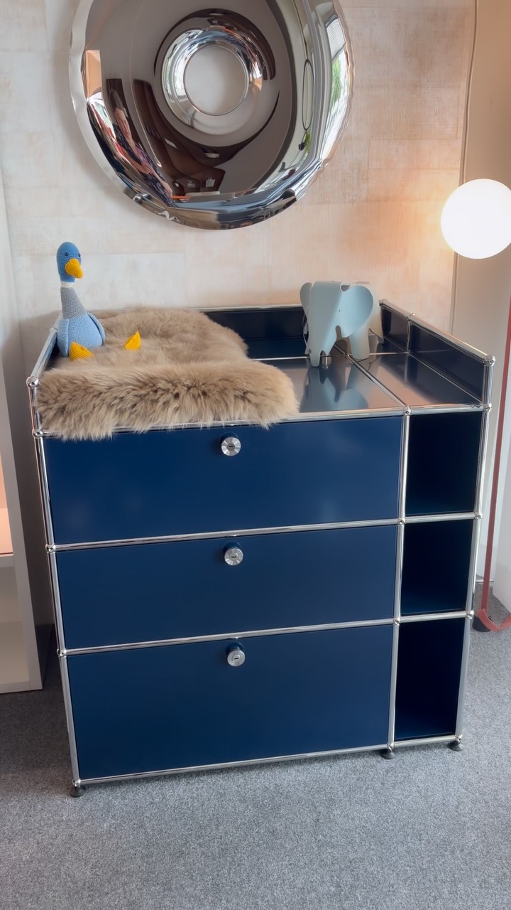 Endlich da 🤍, Unsere USM Wickelkommode ist heute eingezogen – schlicht, zeitlos und einfach perfekt für unseren Alltag. ✨, #usmhaller #wickelkommode #interior #ratingen #molitors