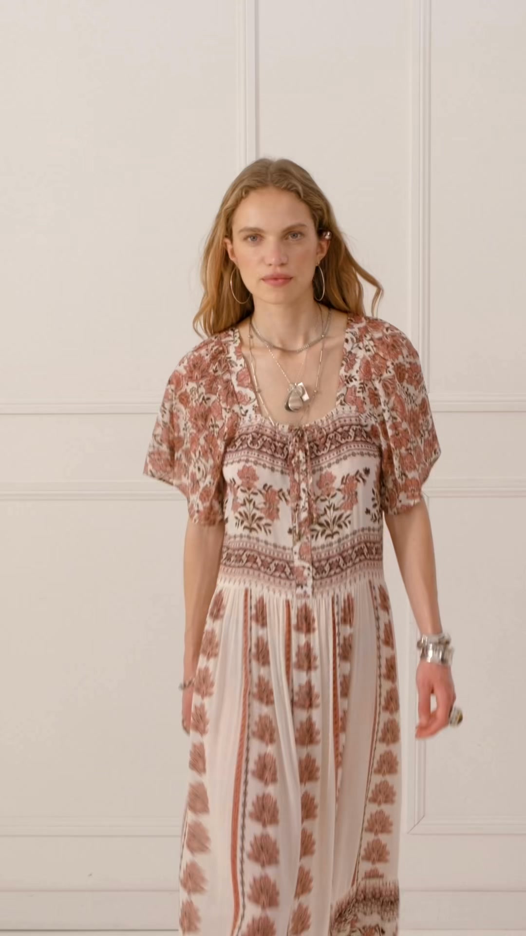 hendrix boho dress SPELL - - Dusty Pink Main: 49% Organic Cotton 48% LENZING™ ECOVERO™ Viscose 3% Metallic Lining: 100% Viscose Bust - XXS: 89cm | XS: 94cm Blue dress