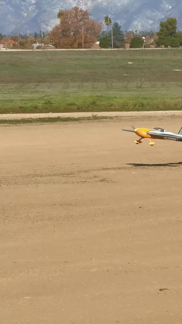 Touch ️ go ️ straight up like it’s on rails. ️🔥 The E-flite Extra 300 ...