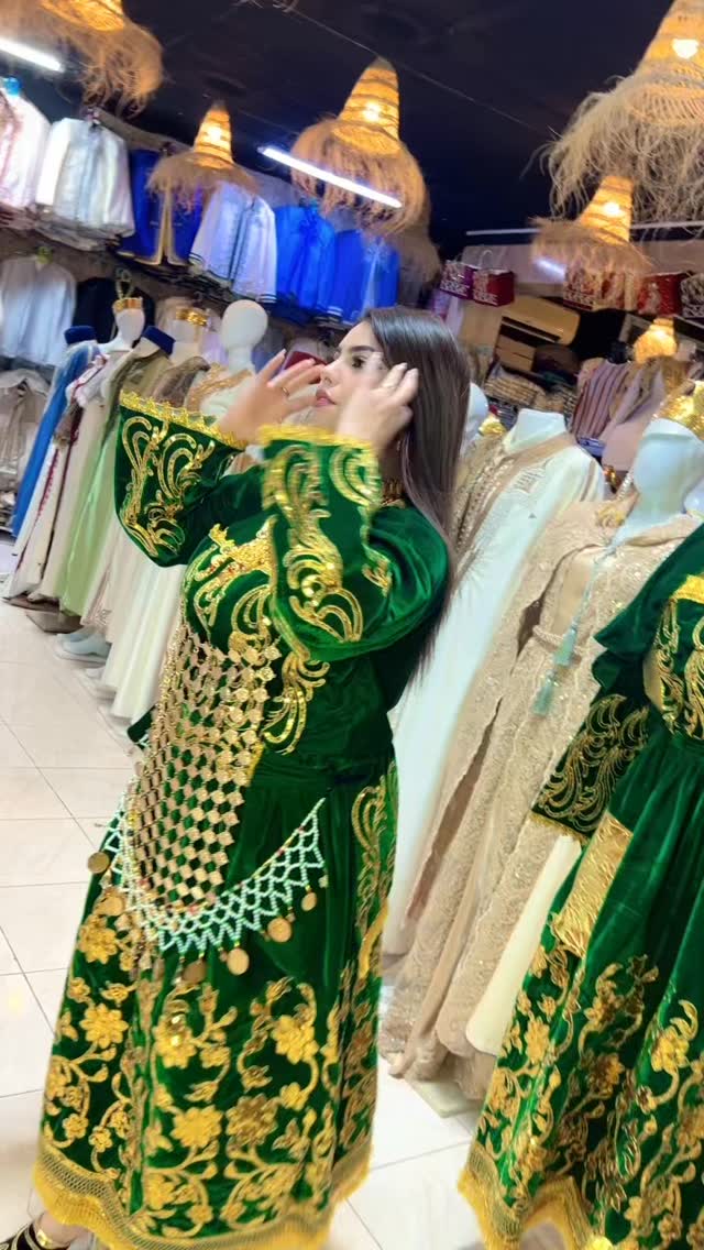 ملية شمس لبسة تقليدية تونسية تحمل في طيّاتها وهج الشمس ودفء التراث 🌞🇹🇳 ...
