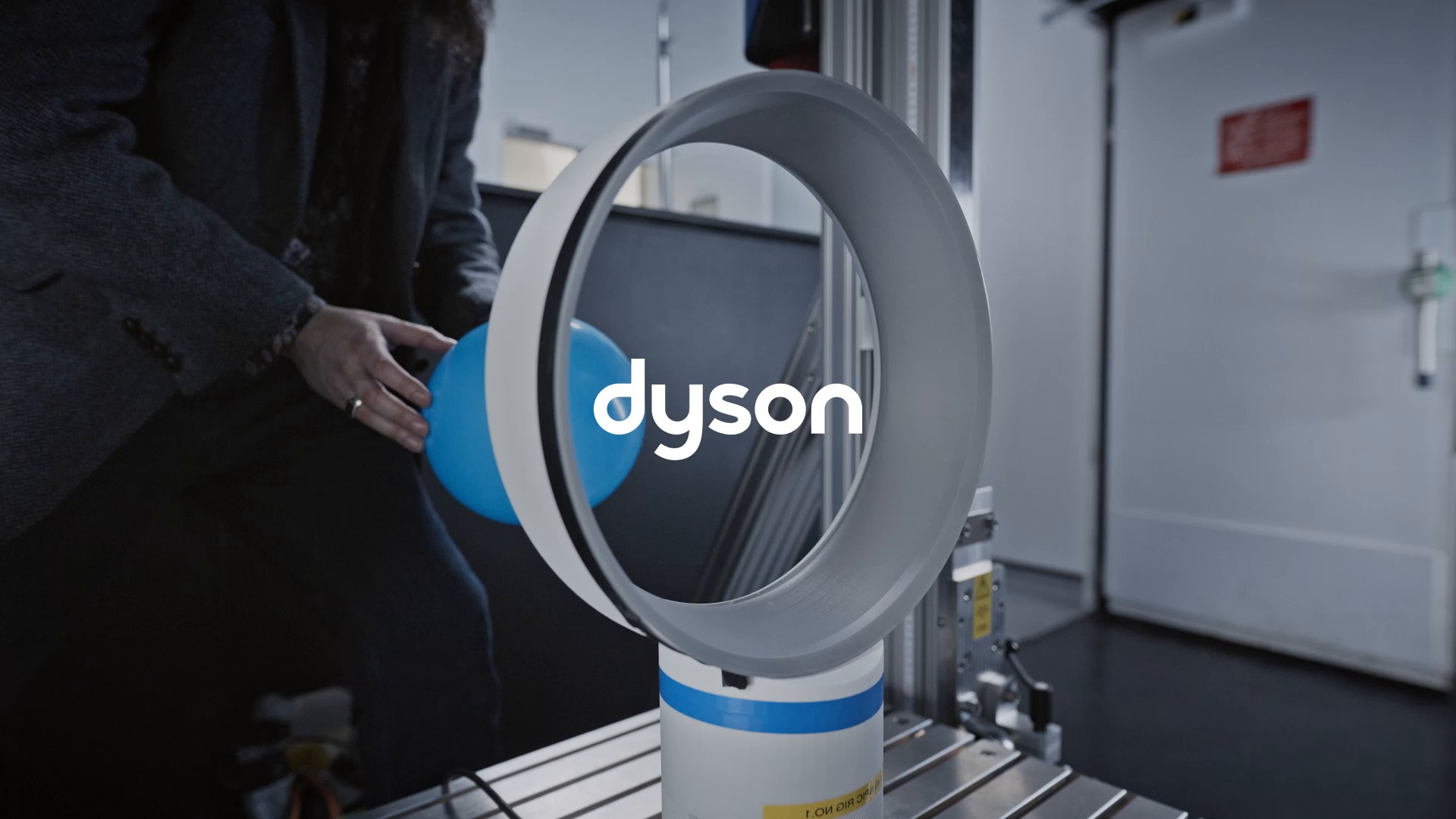 Dyson - 無葉風扇新里程碑 🌀Dyson Cool™ CF1 智能涼風扇AM12 最安靜的強勁涼風扇新登場！... | Facebook