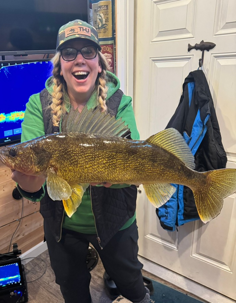 Birthday Walleye MAGIC 🎉🎣She hooked this Thick 26.5” beauty on her ...