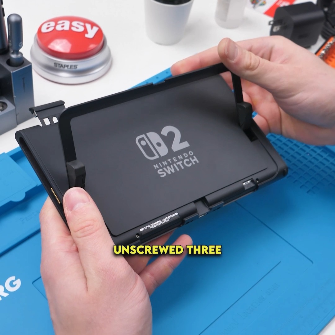 In this video, we take a look at the Nintendo Switch 2, we tear it down ...