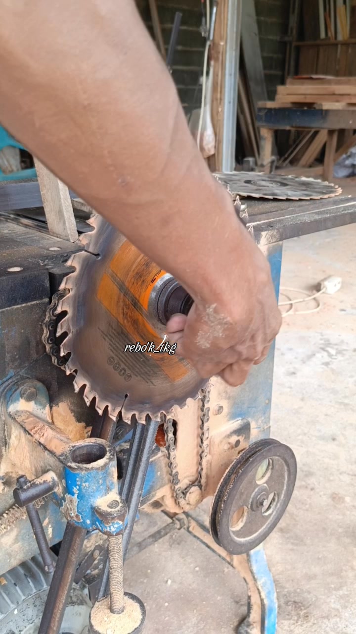 replacing a 10 inch saw blade #tukangkayu #fbpro #woodworking # ...