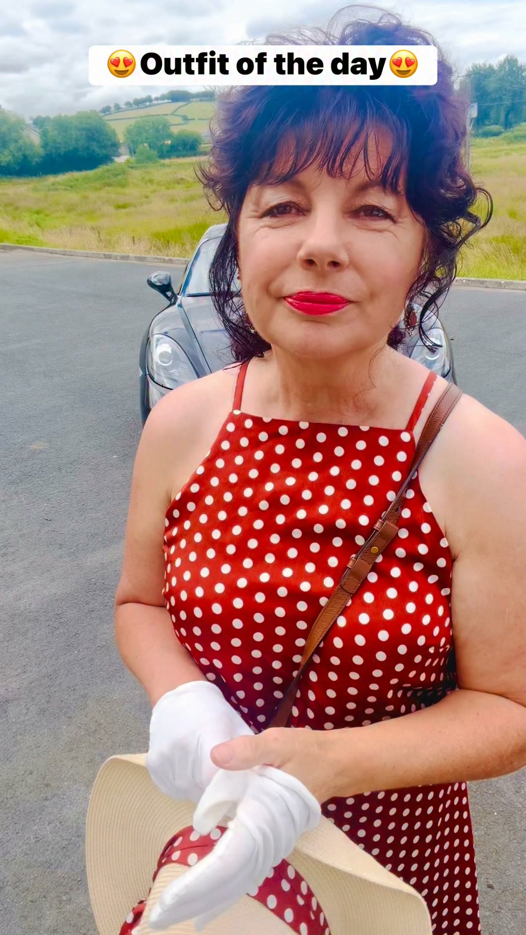Outfit of the day, so this was inspired by Julia Roberts when she was in pretty woman and notably when she was at the polo match. So if you remember, she wore a dress similar to what I’m wearing, mine 
