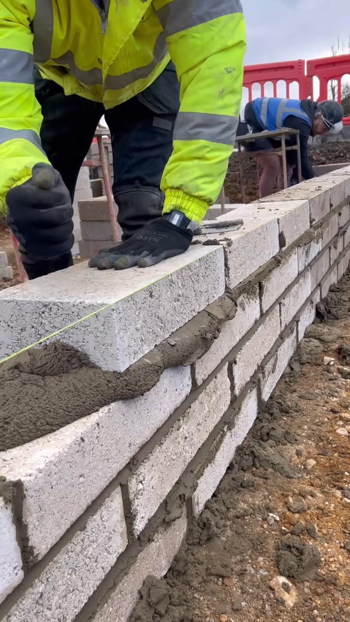 Fitzbrick line block in action #blockwork #bricklaying #fitzbrick-002 ...