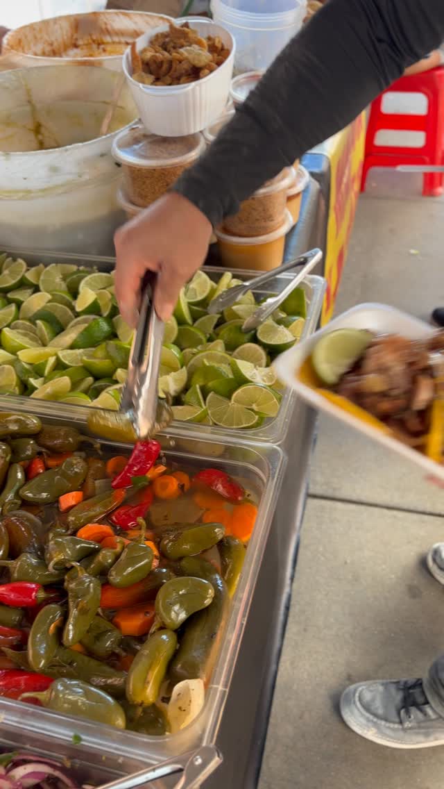 Ya me está hablando la comida 😩 Visítanos en tu puesto de carnitas más ...