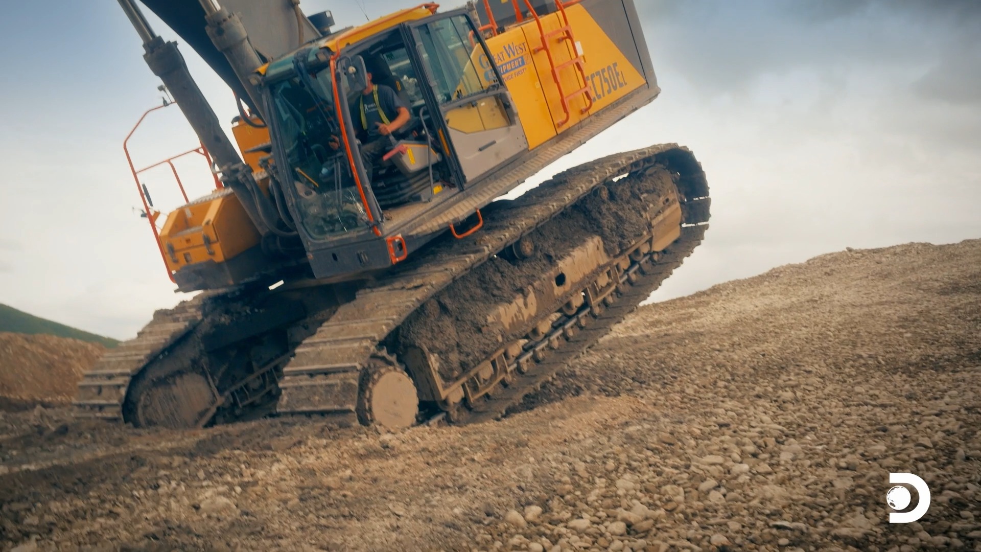 Excavator Lifts Off Ground Moving 45 Ton Wash Plant! | Gold Rush