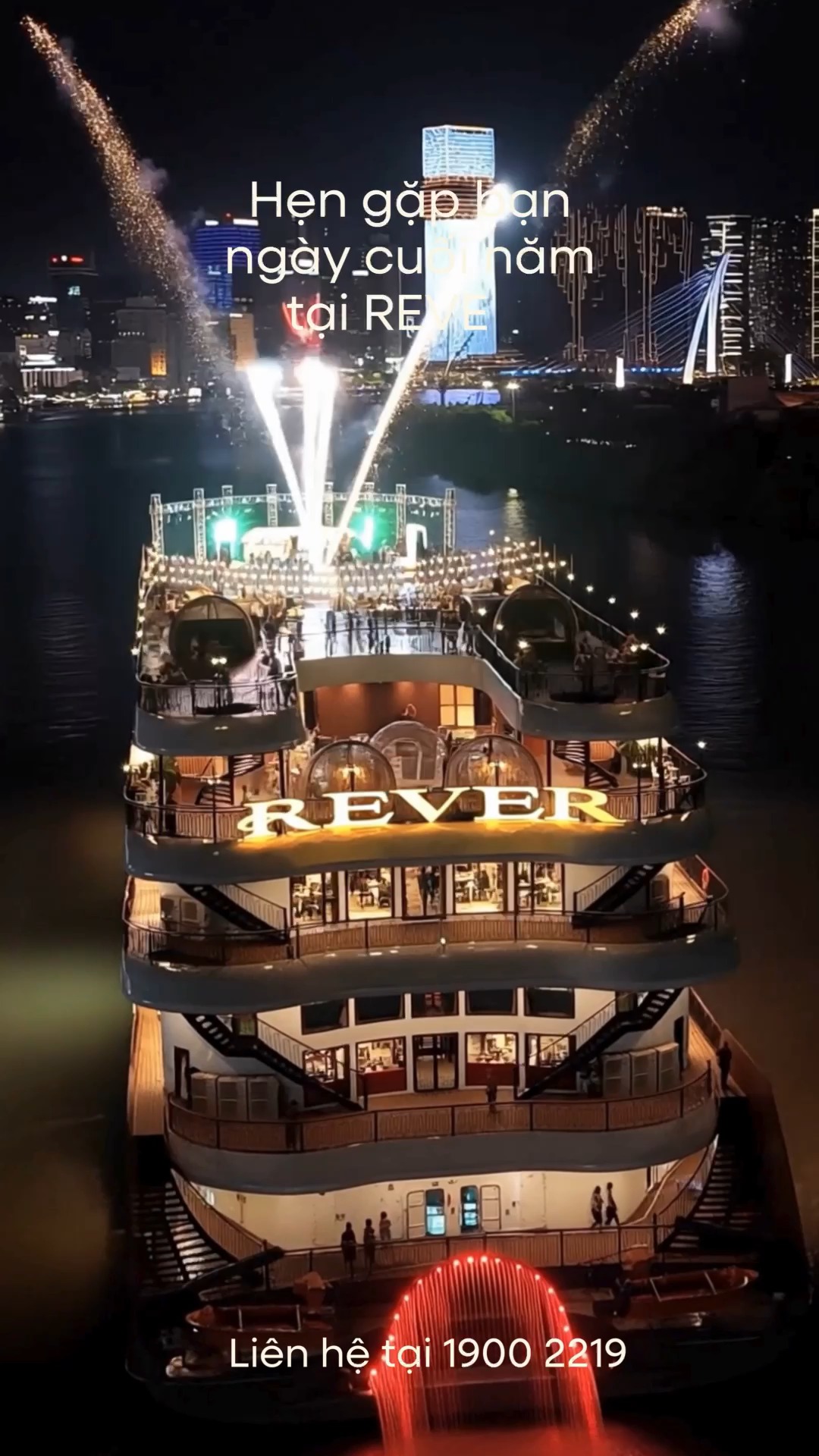 YEAR-END & COUNTDOWN ON REVER CRUISE Một trong những điểm ngắm pháo hoa ...