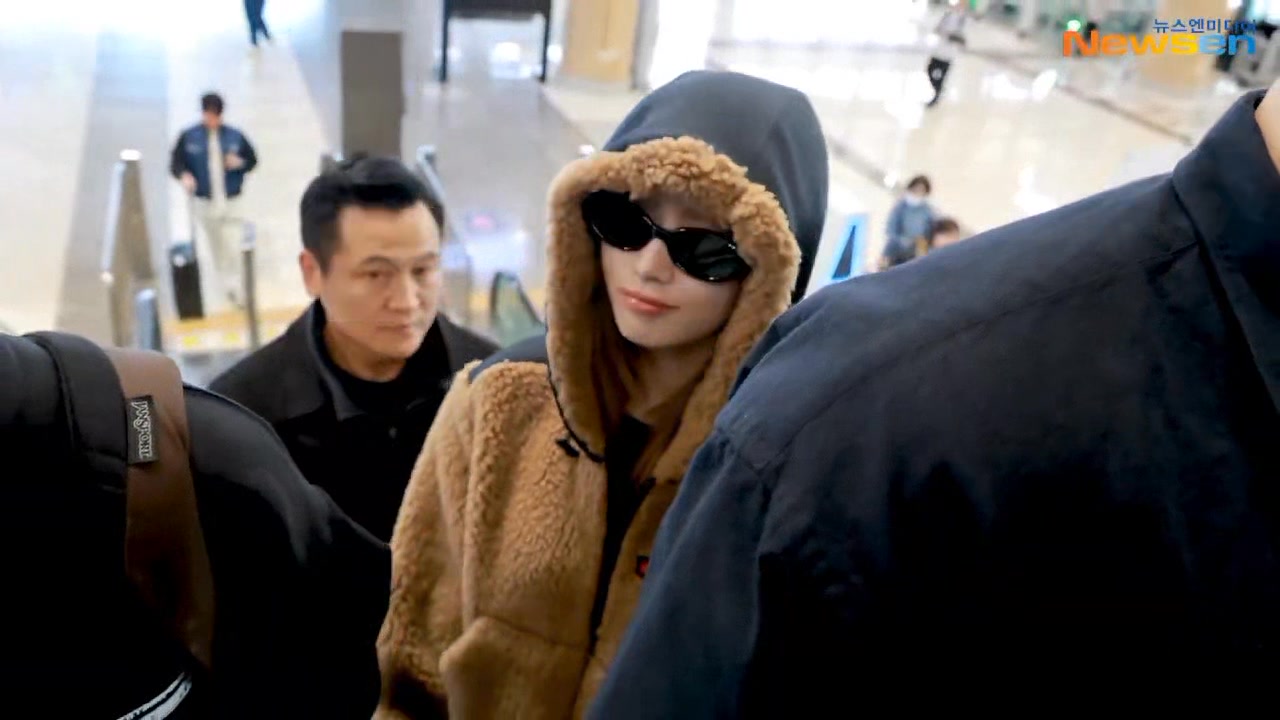 SANA is heading to Japan today for an overseas schedule.