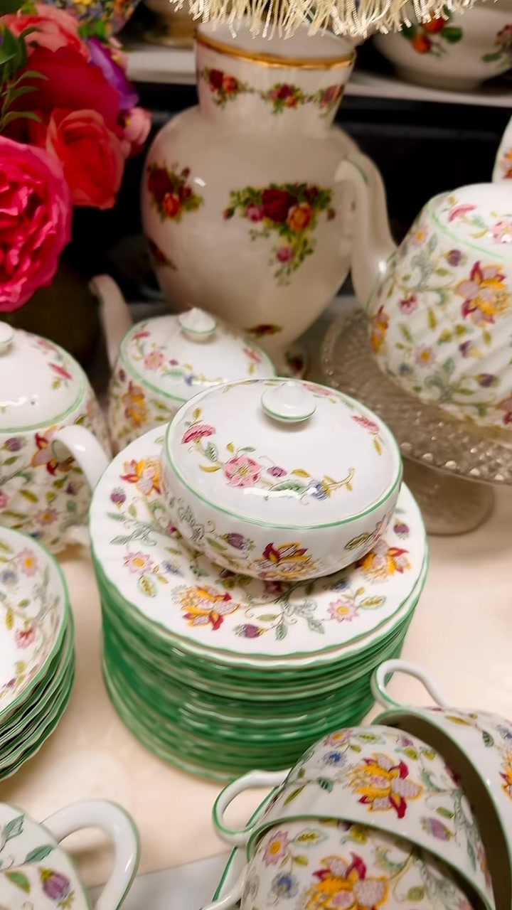 Minton Haddon Hall Green is here! 30 settings + accessories