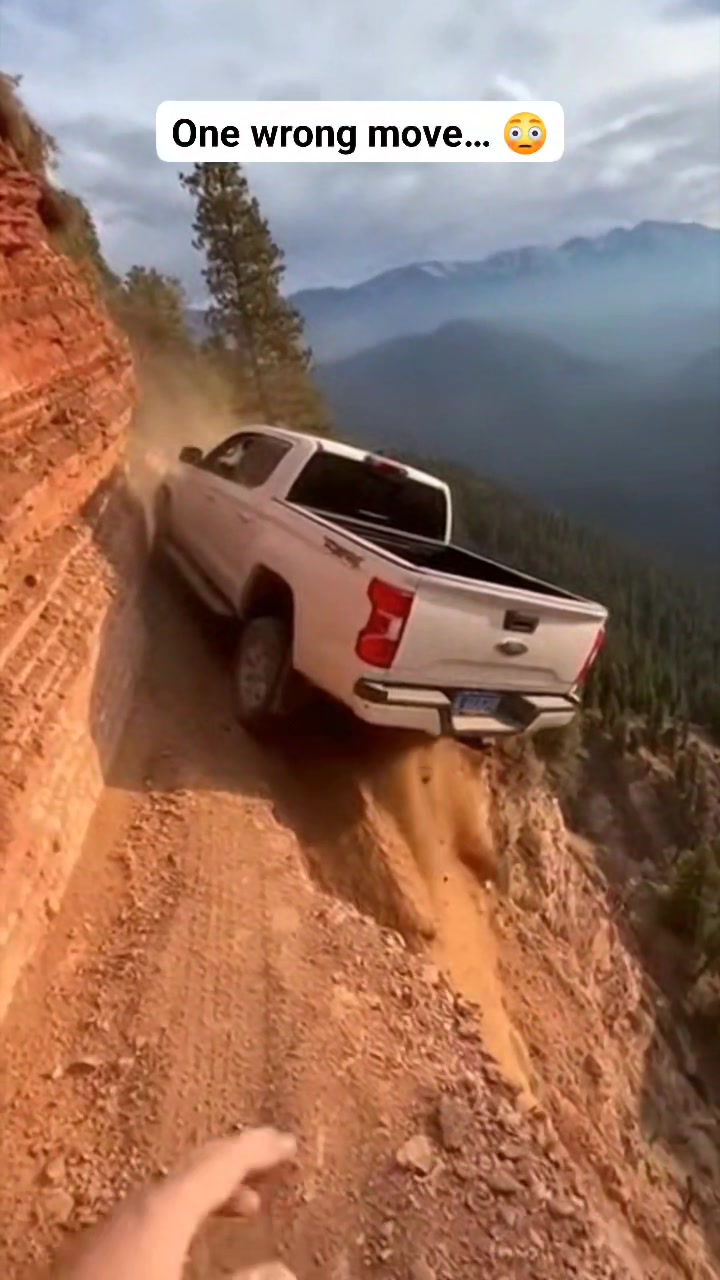 This is the definition of living on the edge 😤🔥 Not for the weak ...