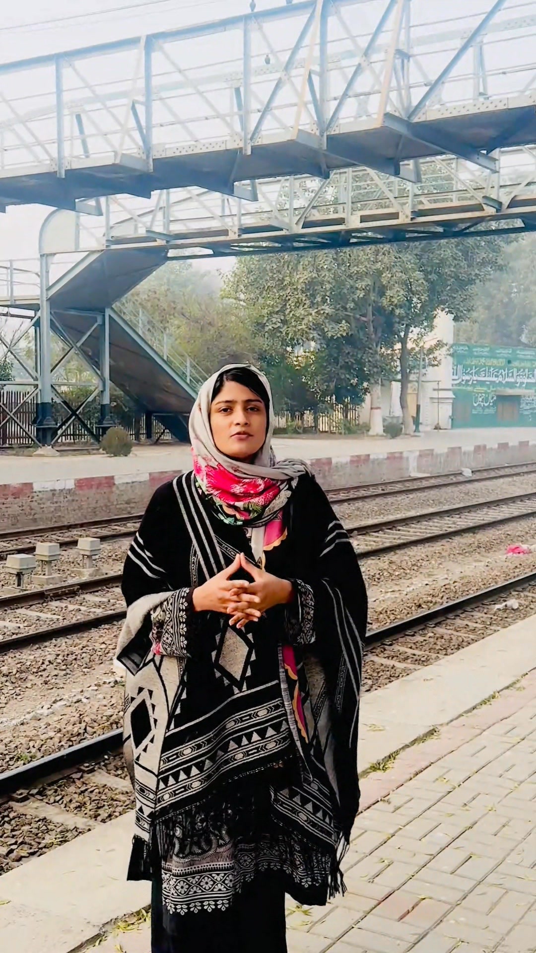 ریلوے لائن کے اُس پار بسنے والی میری پیاری بہنوں کے نام | Dr Hira ...