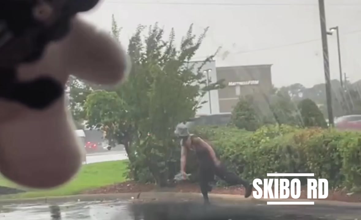 🪨 Man Spotted Throwing Rocks at Cars Near Skibo Rd 🎥 A man was seen ...