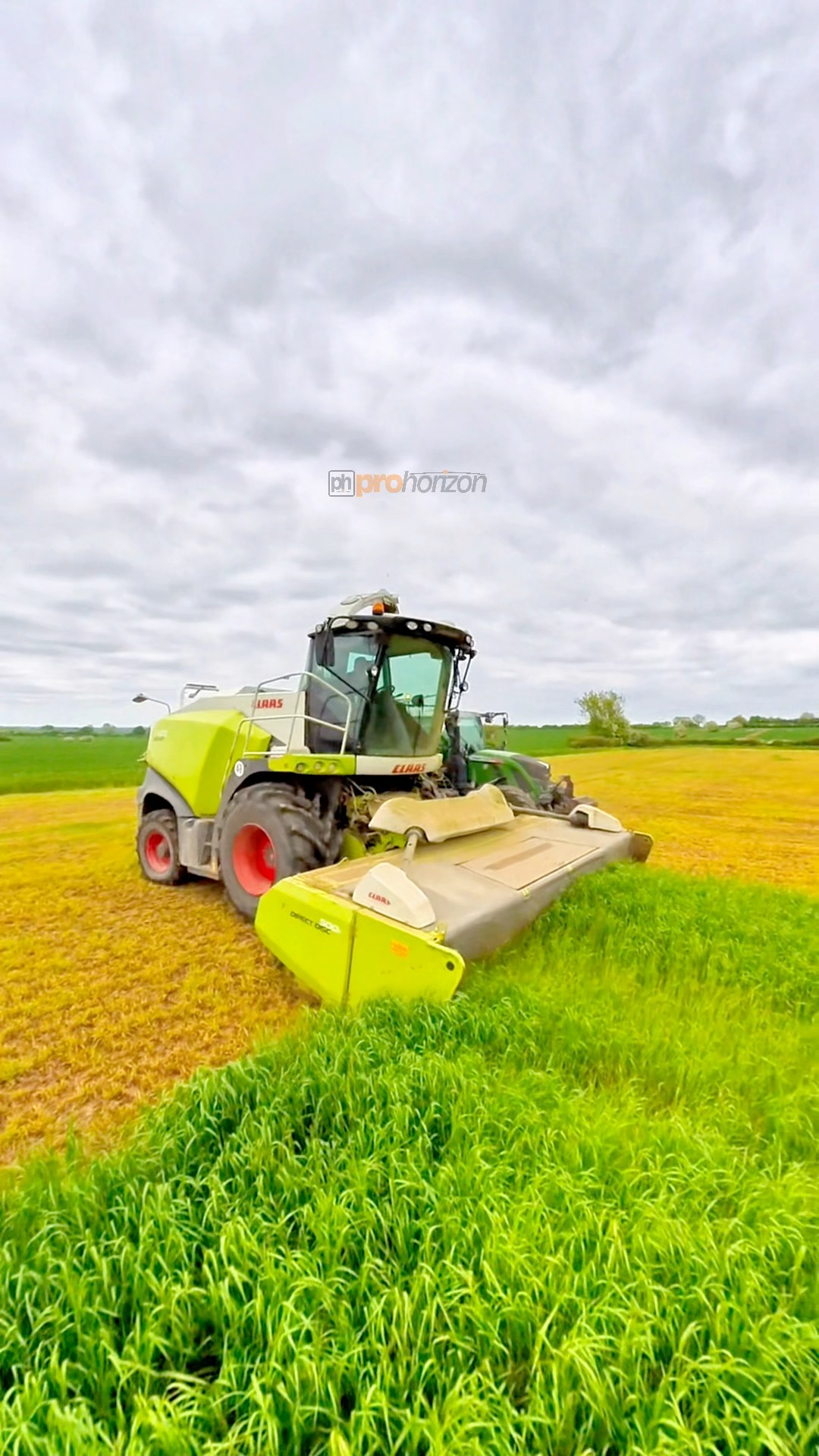 Neil in the CLAAS Jaguar 870 forage harvester direct cutting grass this ...
