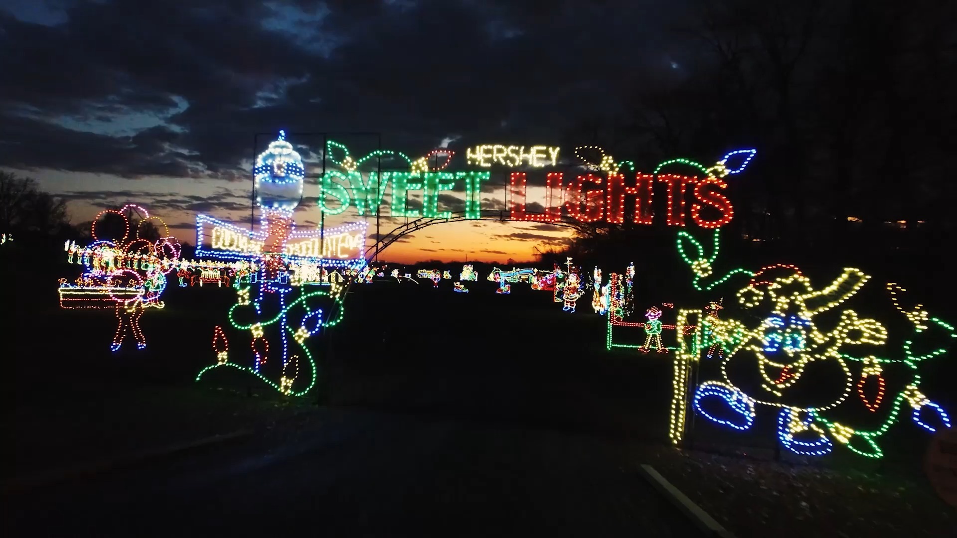 Hershey Sweet Lights is now open nightly! ✨ Celebrate the