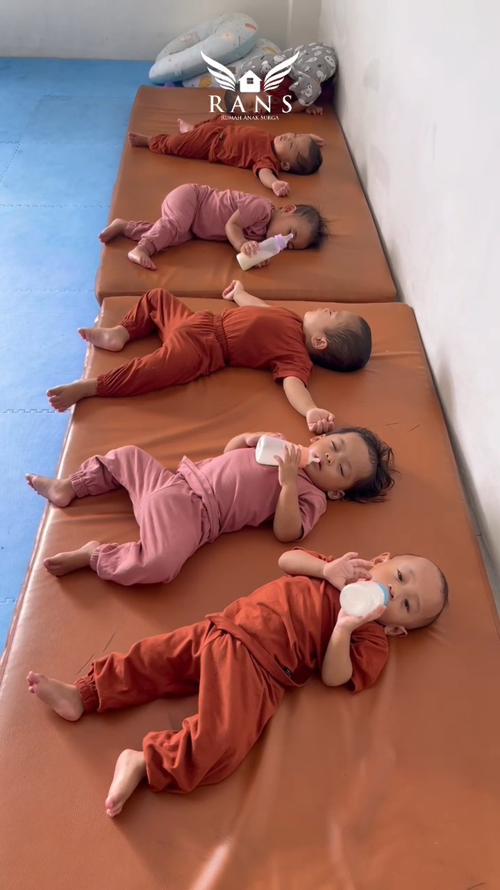 lagi pada bobo🥰🥰🥰 #rumahanaksurga #bayihappy#lucu#gemes# ...