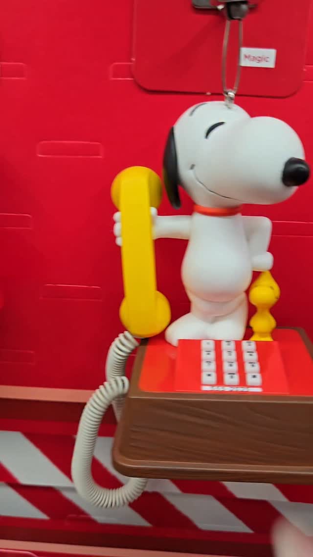 ☎️ This vintage Snoopy telephone from the 1980s was crafted by