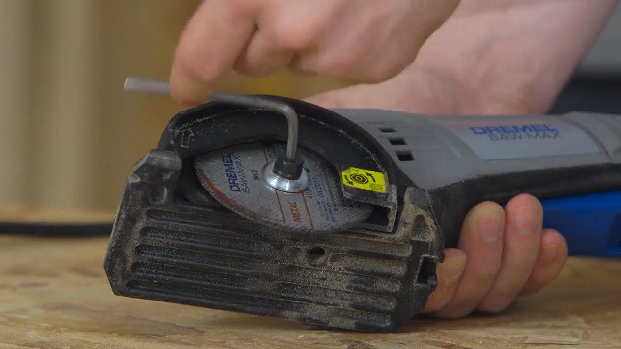 La Mini Sierra Multiuso Dremel Saw-Max es la herramienta de corte