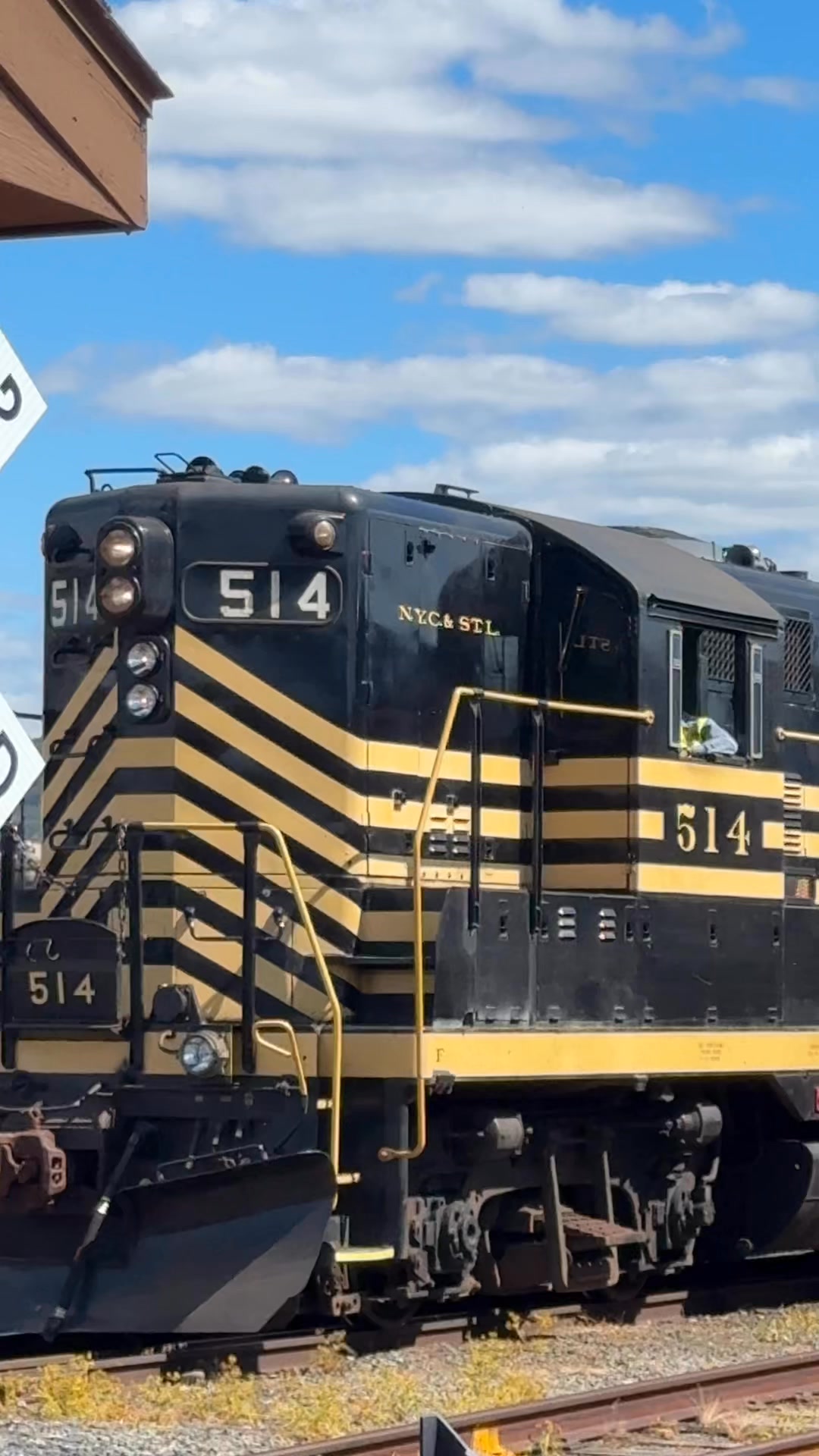 🚂 Nickel Plate Road #514 Built in 1958, this EMD GP9 diesel now