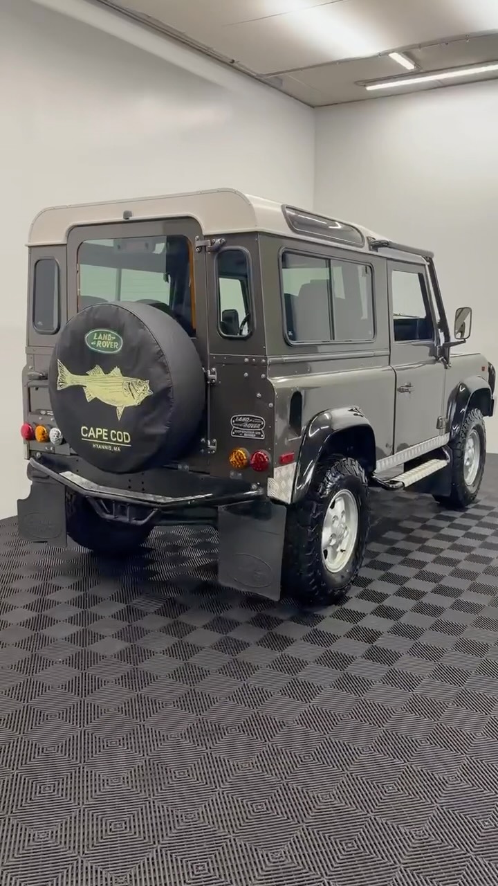 A true Land Rover icon. 1997 Land Rover Defender 90 Limited