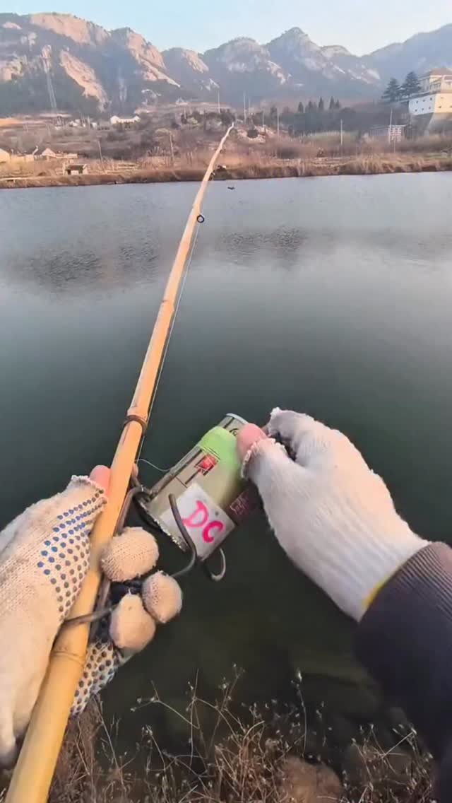 Using spam for bait to catch fish 🎣 | Haz Life Fishing | Facebook