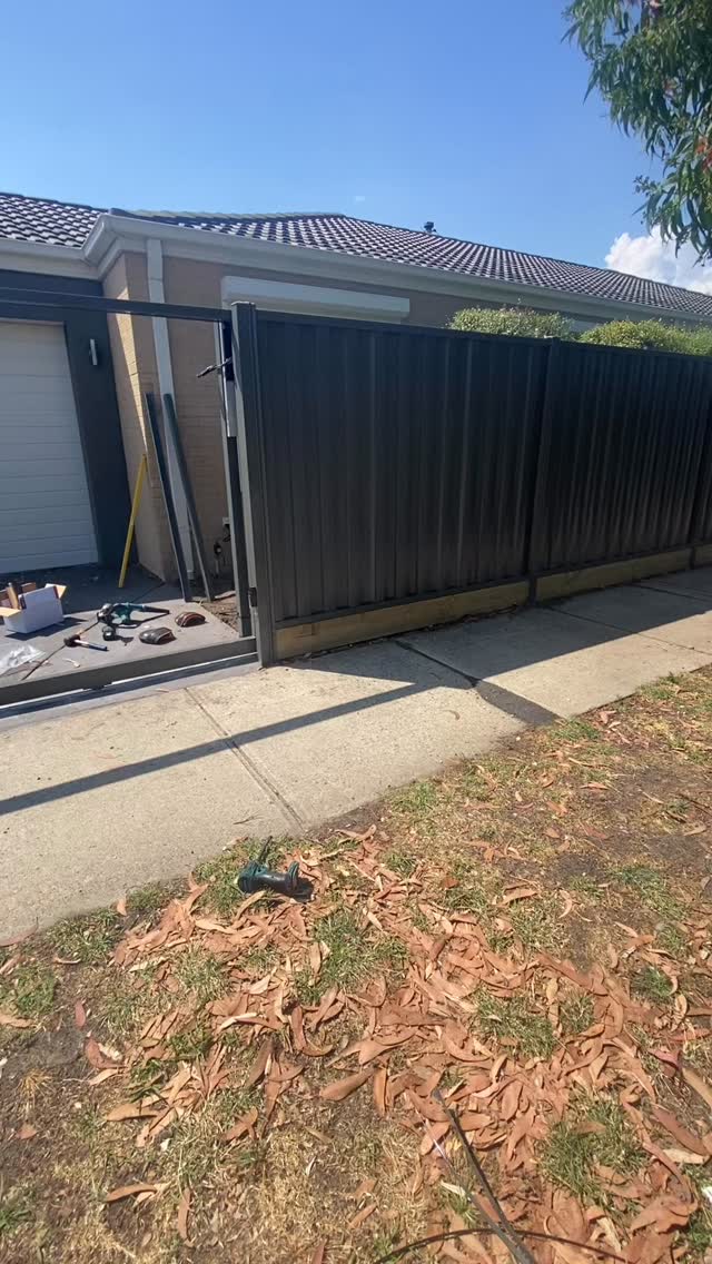Colorbond project underway … #sliding #gate #colorbondfencing # ...