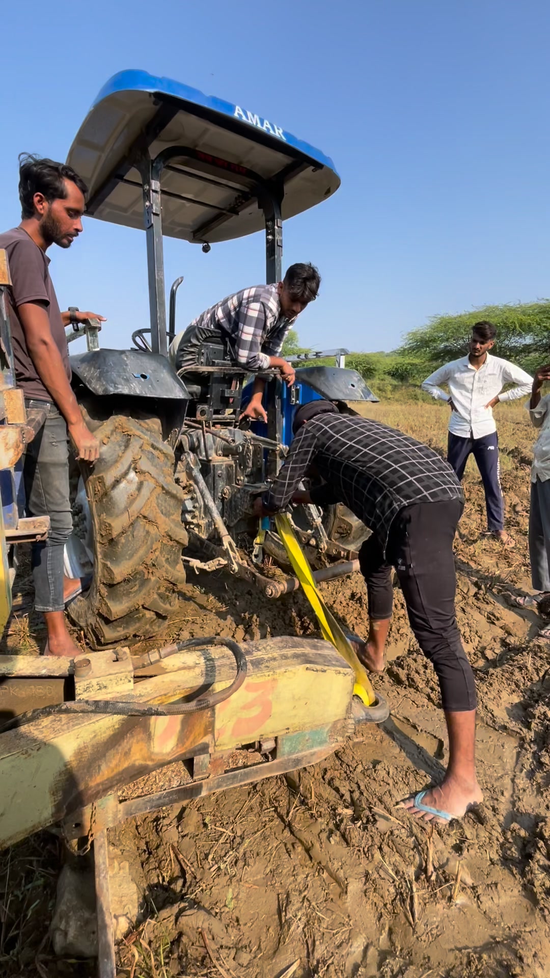 ये क्या जुगार्ड से भाई ने फ़से हुवे ट्रैक्टर को बार निकाला आज 😱 # ...