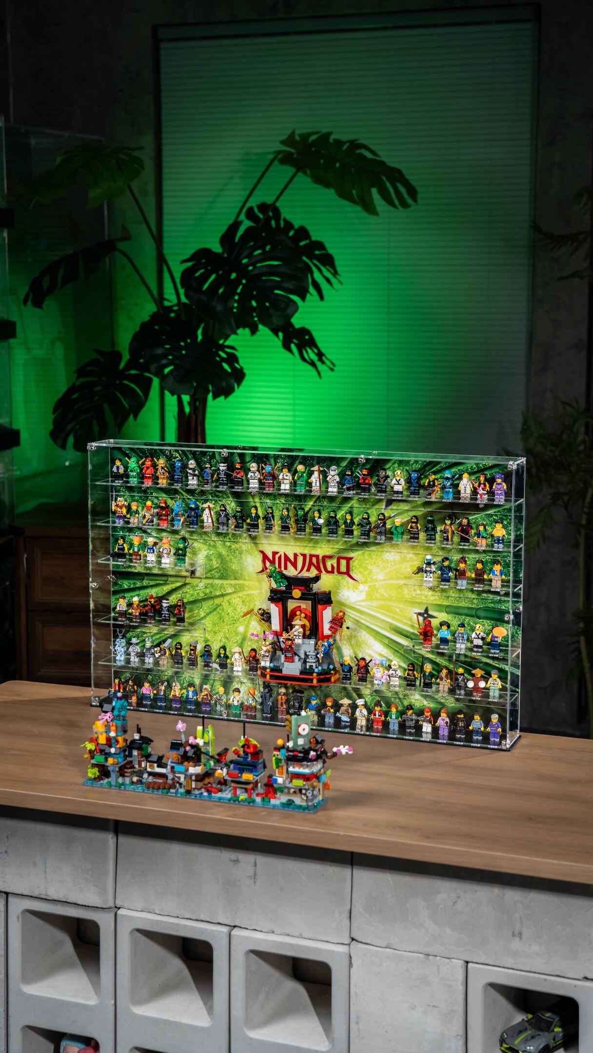 カール 120 minifigures. 15 years of NINJAGO. One legacy on display