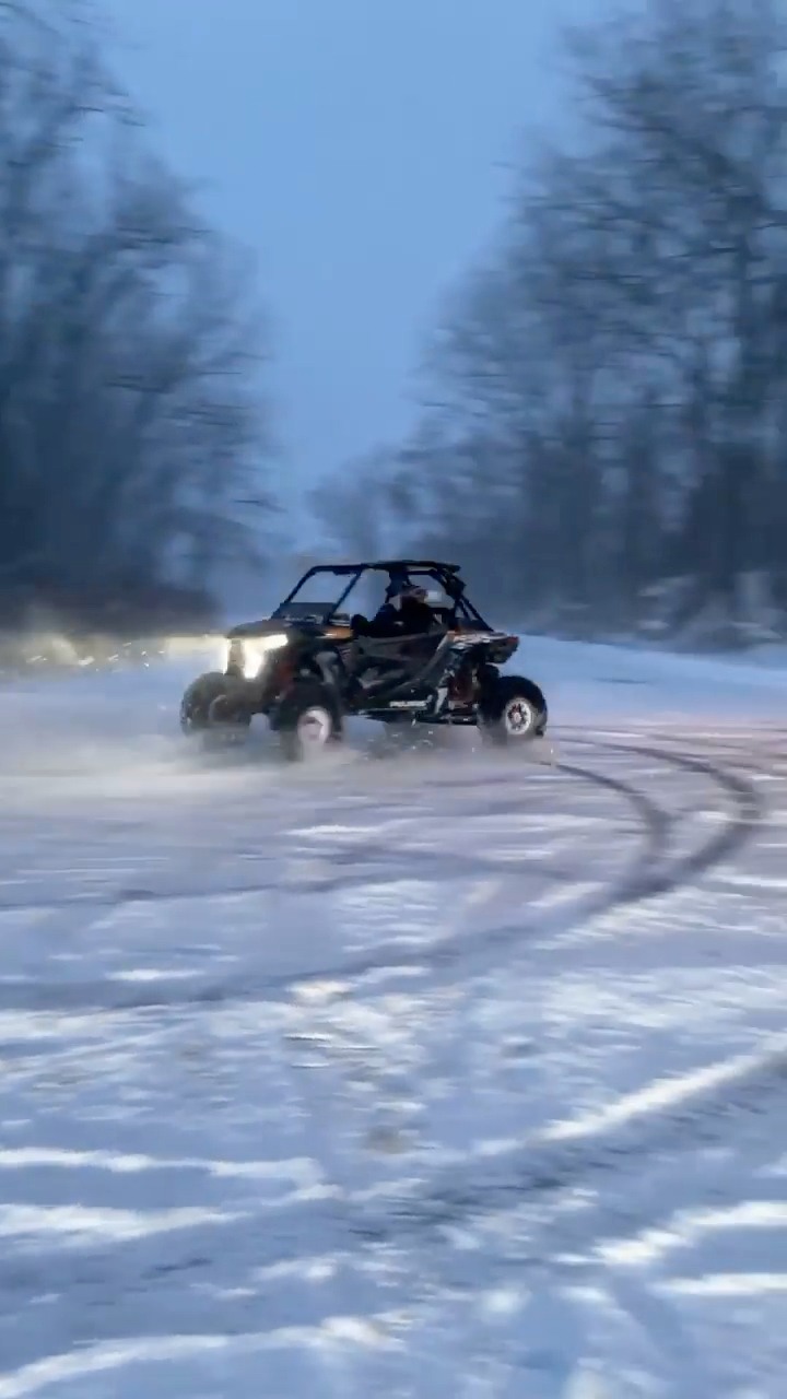 New SXS does 360 Snow Drifting🔥 New Polaris RZR Turbo S SXS does a 360 ...