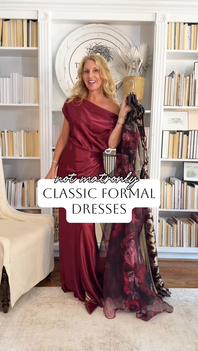 classic long dress for women style doesn’t have to mean matronly🤍 These formal dresses are flattering and timeless yet feel current. Perfect weddings, black-tie events, mother-of-the-bride/groom moments, or any Myrtle Beach Brunch Mini Modern Evening gown Available In Plus Sizes Colour:FLOATY BLUE