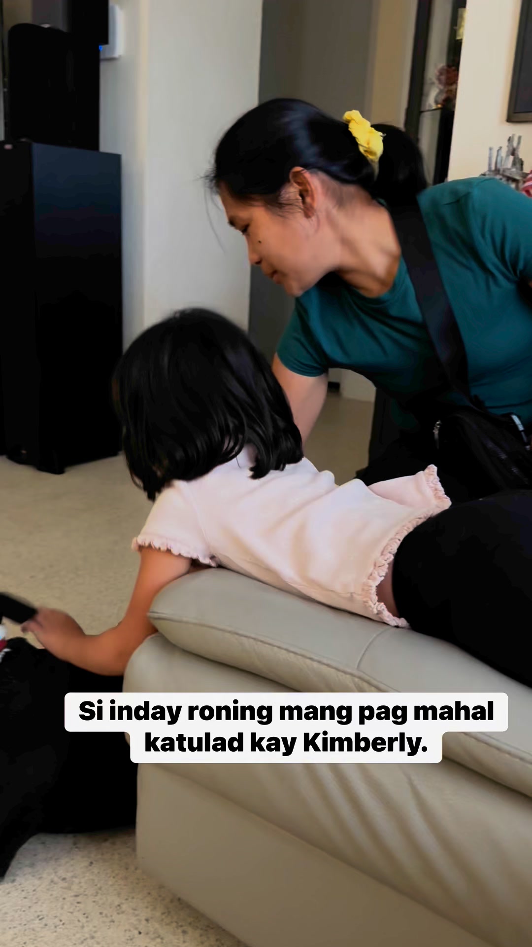 Gusto naman ni Kimberly na kinakamot ang tiyan. Inday roning Baby aguy ...