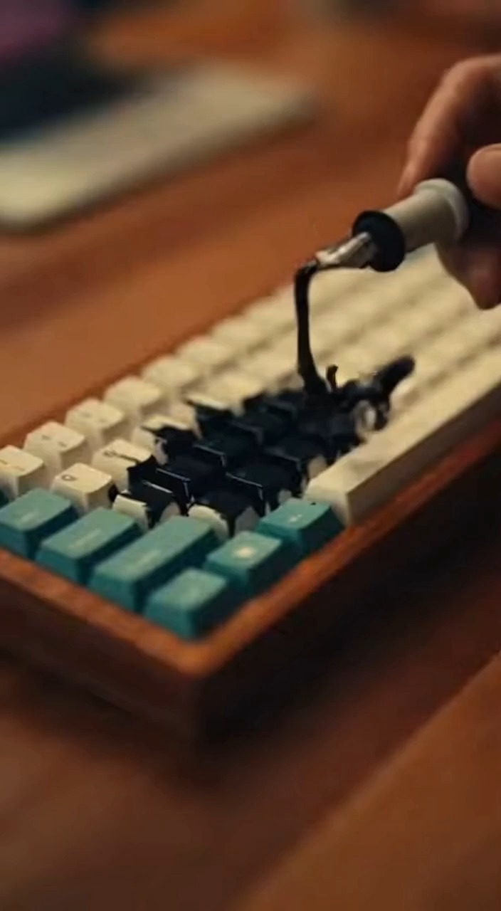 He Dumped Ink on a “Poor Geek’s” Homemade Keyboard—Then Every Screen in ...