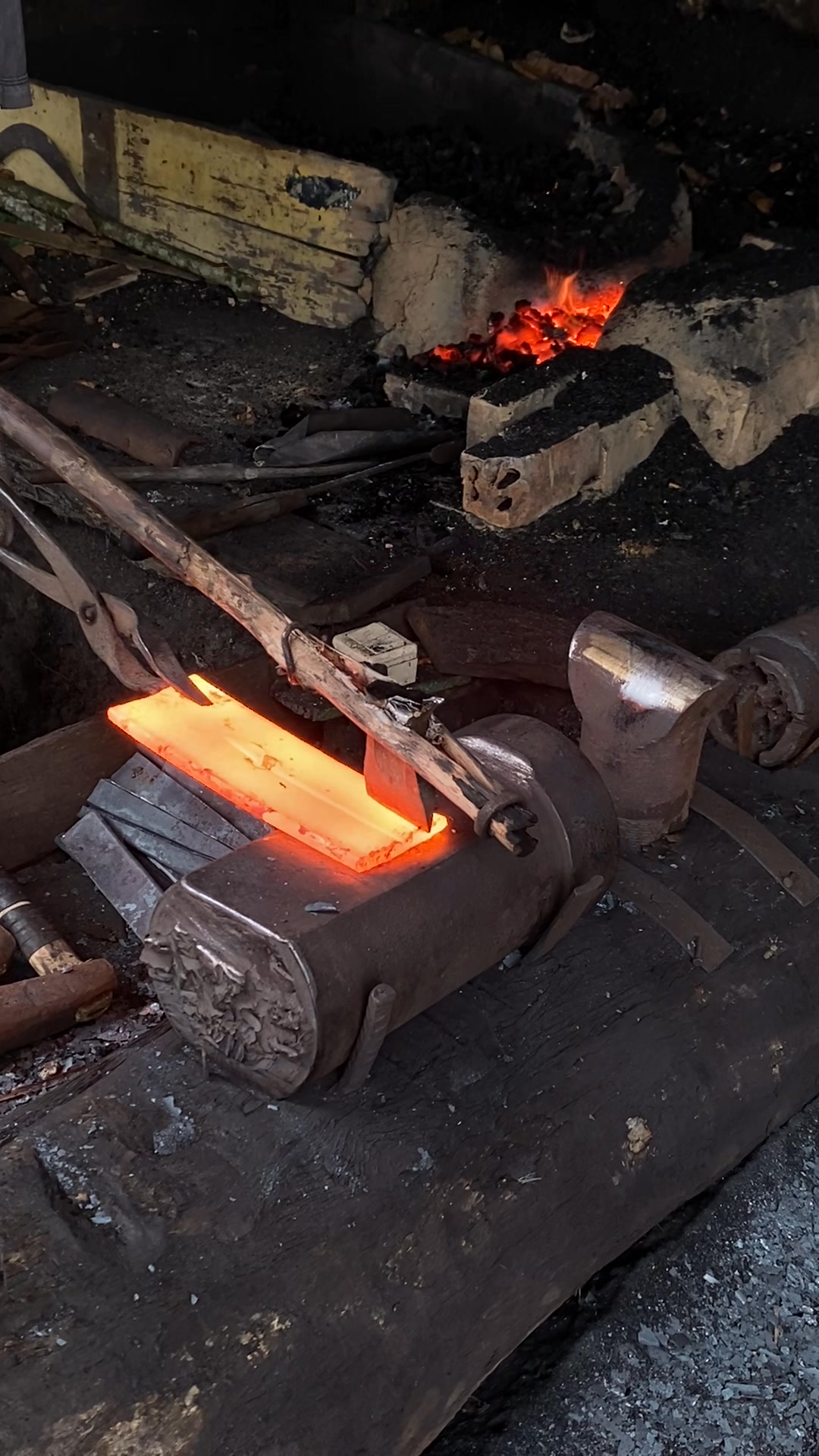 Traditional iron cutting is very precise #Metalworking #metalwork # ...