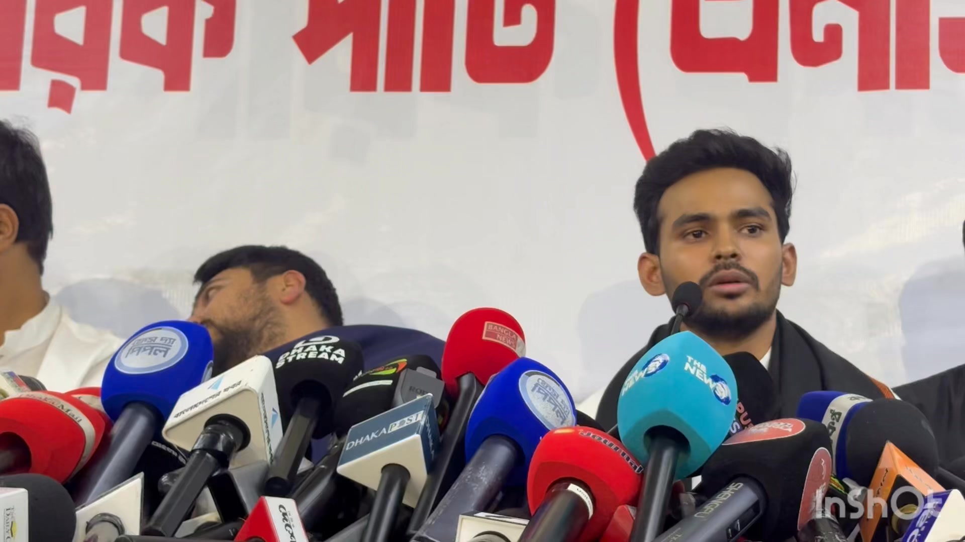 আমি নির্বাচন করছি না। আমি মনে করি আমার একজনের সংসদে যাওয়ার থেকে আরও