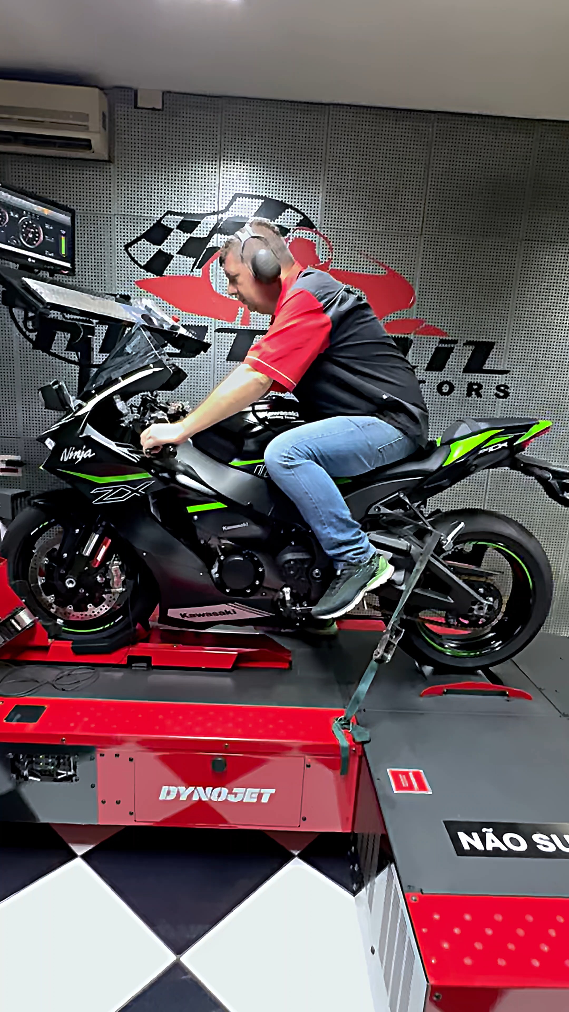 Kawasaki Ninja ZX-10R with mods and tuning