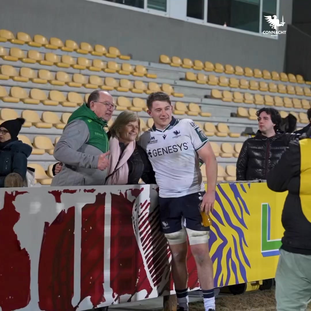 Oisin McCormack meeting up with his parents after full time 🟢🦅 A proud ...