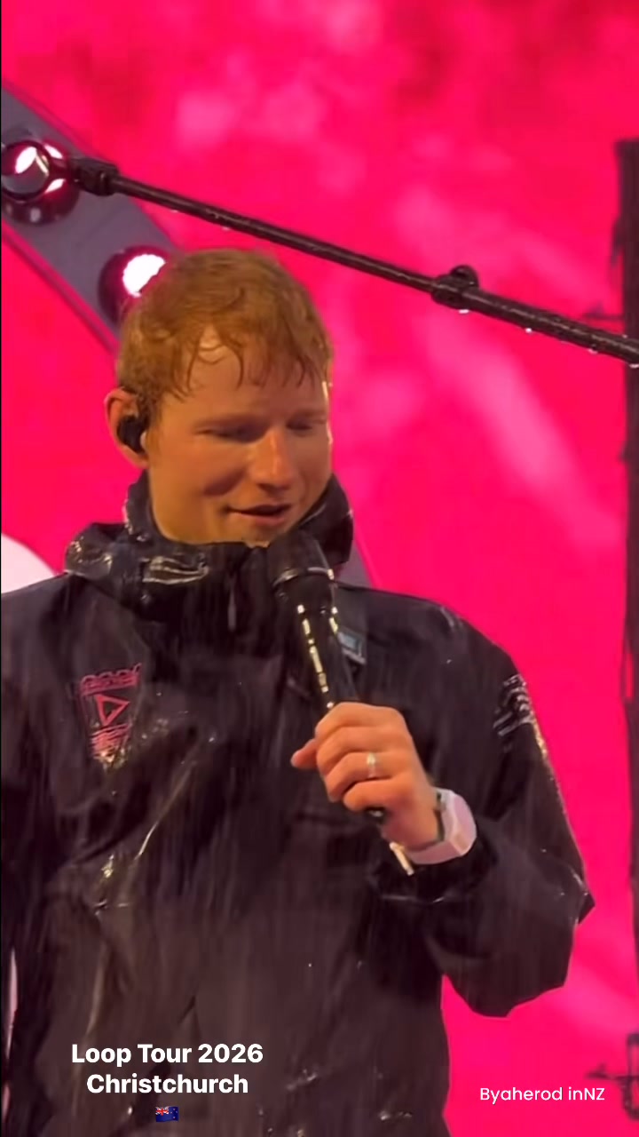 Ed Sheeran singing requested songs on loop tour in Christchurch while ...