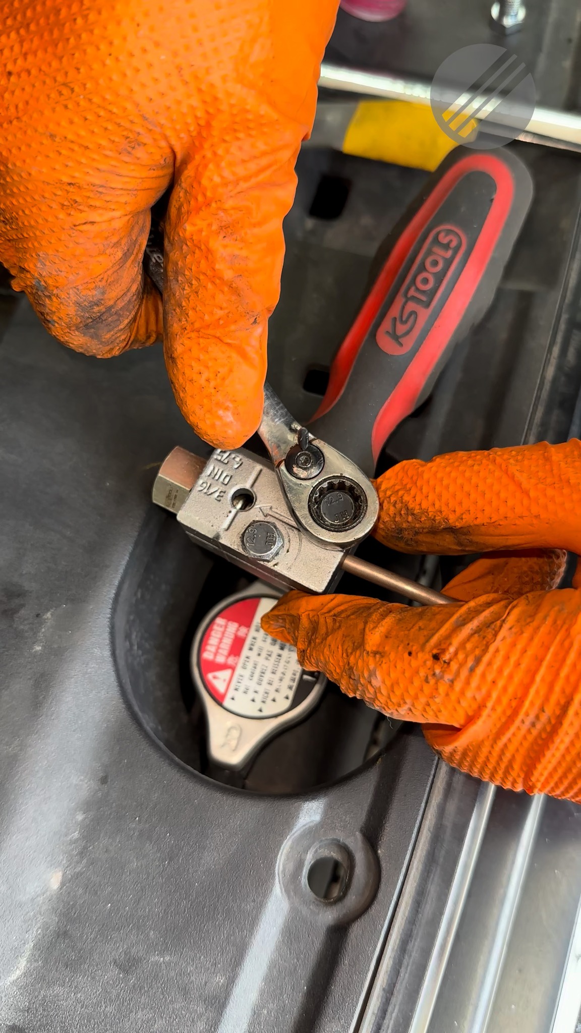 Extremely Dangerous 😱 This Pro Mechanic shows how to fix a not braking ...