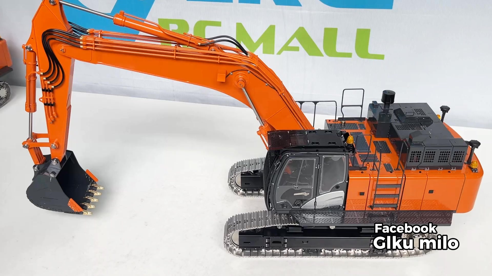 The brand new LESU PC500 RC hydraulic excavator is here! We have